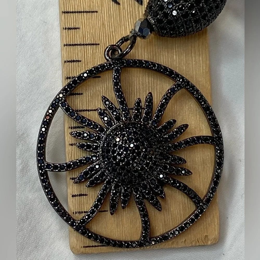 Unique Sunburst Pendent necklace Black and Silver tone‎ beads